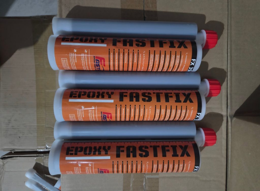 Hoá chất cấy thép 390ml