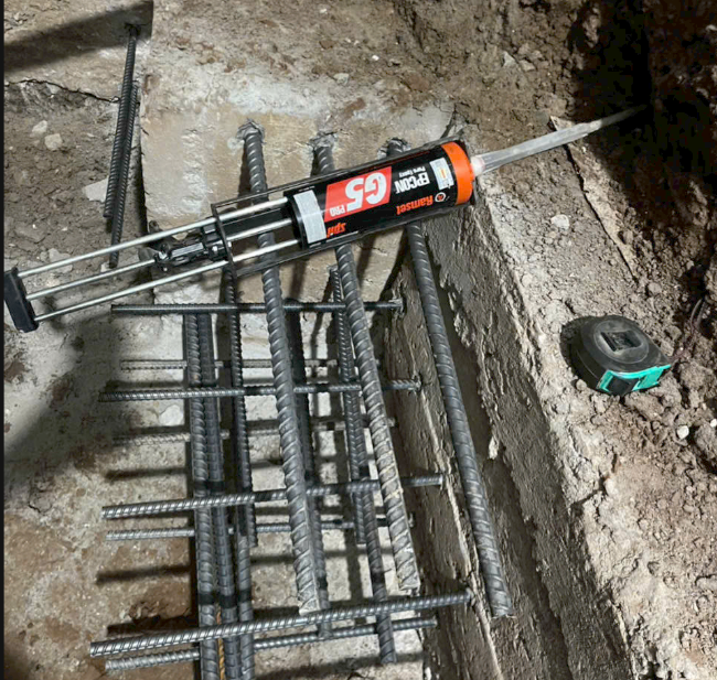 Hình ảnh thi công khoan cấy thép bằng keo ramset tại công trình của Minh Anh